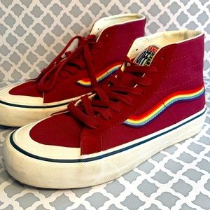Vans high top sz 7 Sk8 Hi maroon w/ rainbow 🌈
